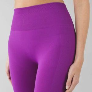LULULEMON Zone In Crop Leggings  21" size 4 Tender Violet